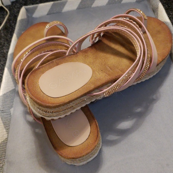 Boho flip-flops. - Picture 2 of 8
